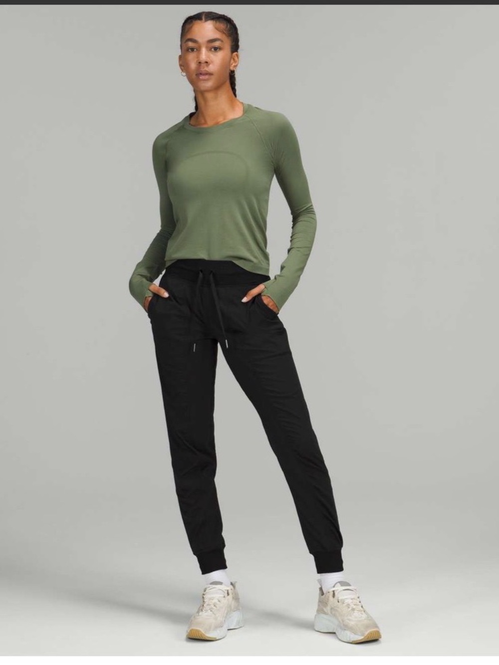 Lululemon mid rise jogger size 10